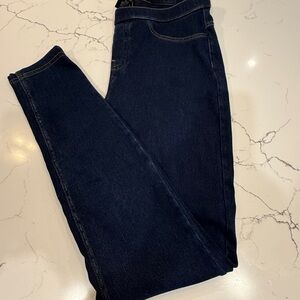 HUE Womesn’s Dark Blue Slim Jeans